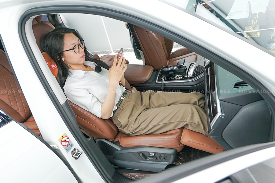 Audi Q7 nâng cấp ghế Limousine BM: Trải nghiệm khoang thương gia đích thực