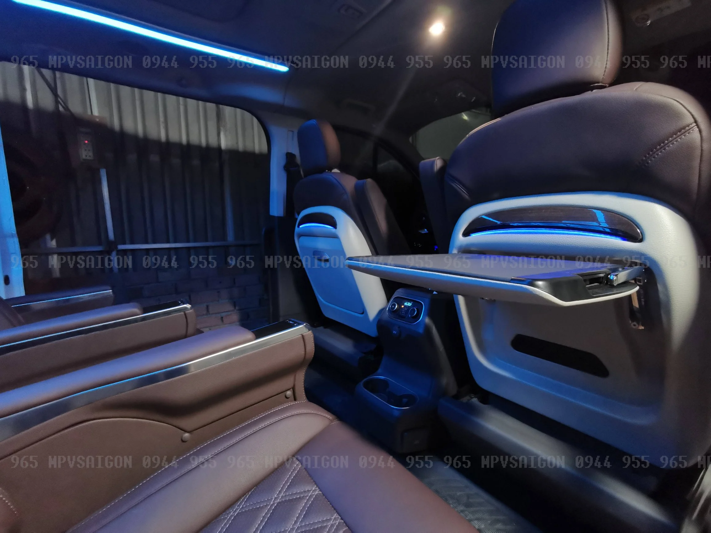 Bàn ăn bàn làm việc xếp gọn lưng ghế xe Ford Tourneo