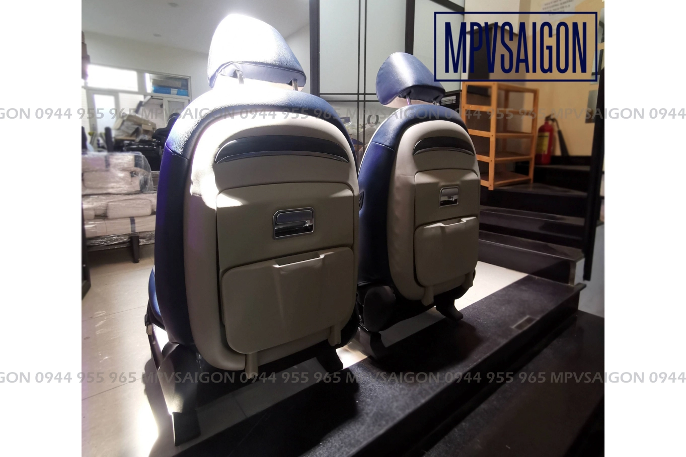 Bàn ăn bàn làm việc xếp gọn lưng ghế xe Ford Tourneo