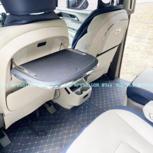Bàn xếp lưng ghế Hyundai Custin tích hợp sạc không dây