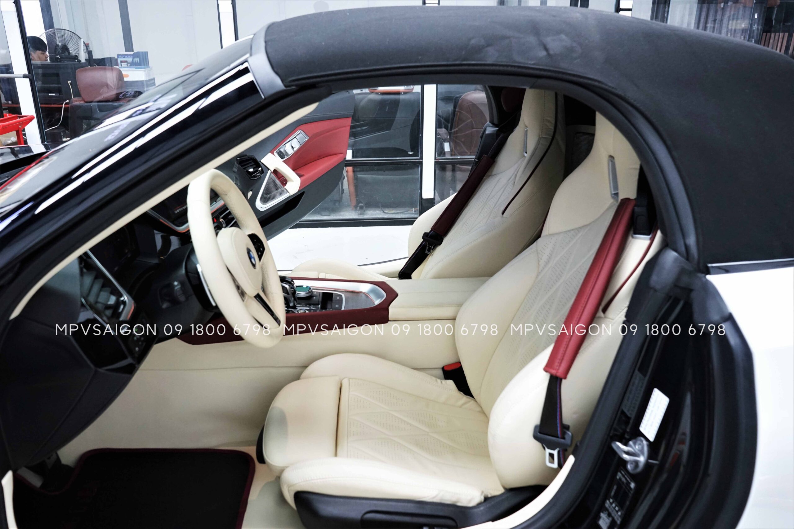 Bọc da đổi màu nội thất dành cho BMW Z4