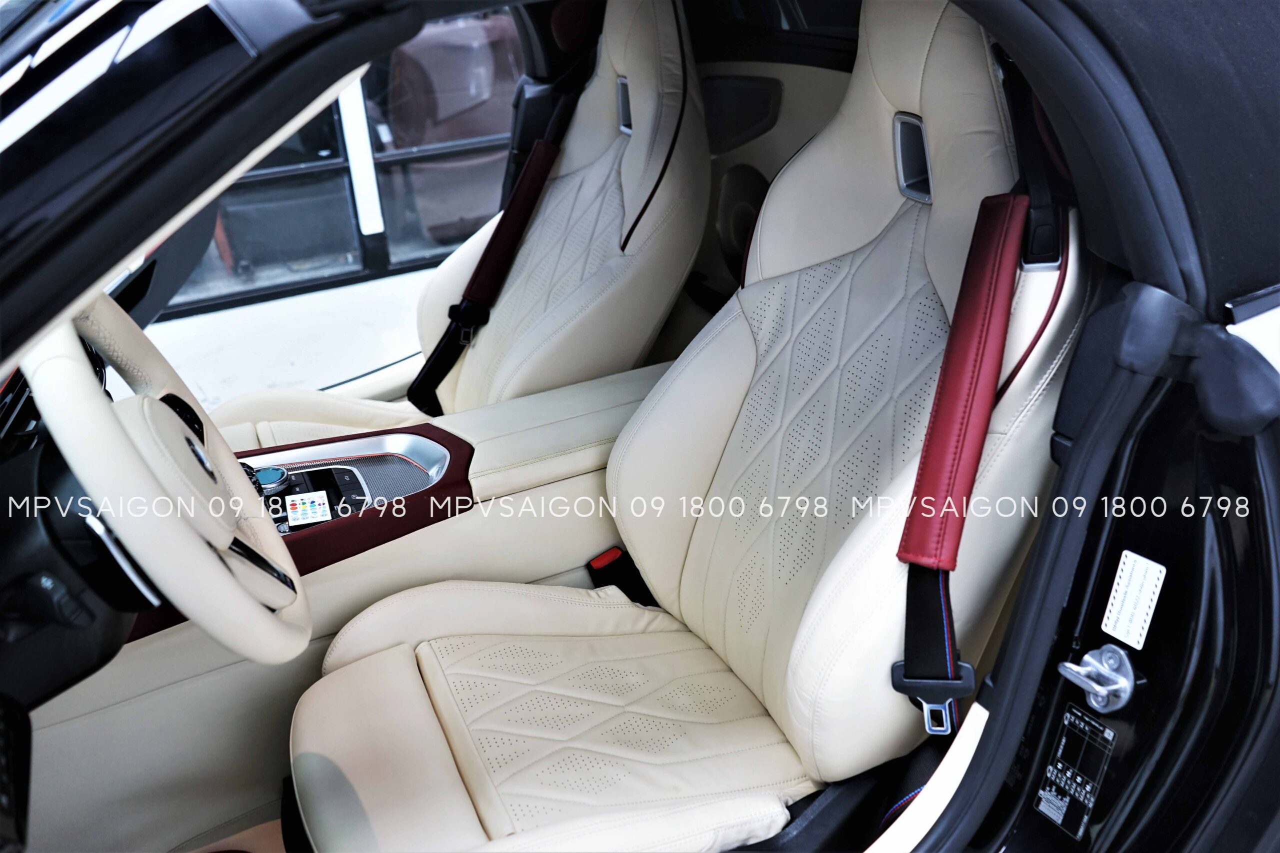 Bọc da đổi màu nội thất dành cho BMW Z4