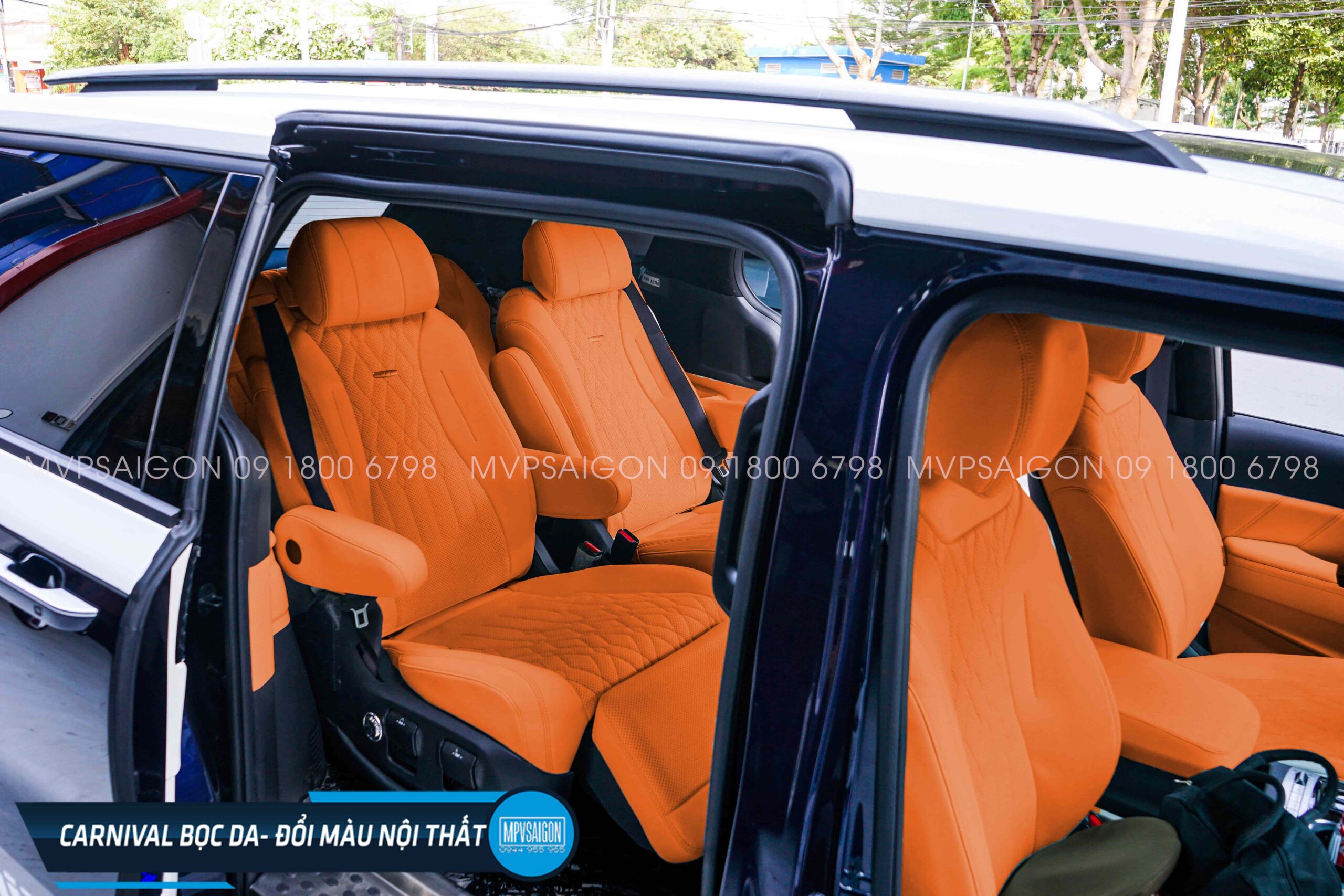 Bọc da ghế đổi màu nội thất KIA Carnival màu cam Hermes