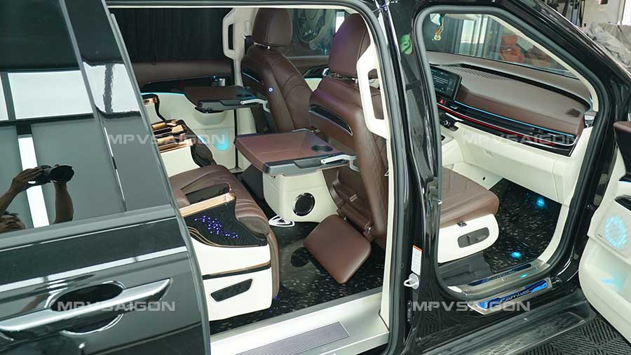 Bọc da và đổi màu nội thất cho Kia Carnival 2025