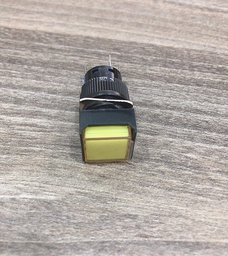 Công tắc 16mm nhựa vuông_ Nhấn khóa