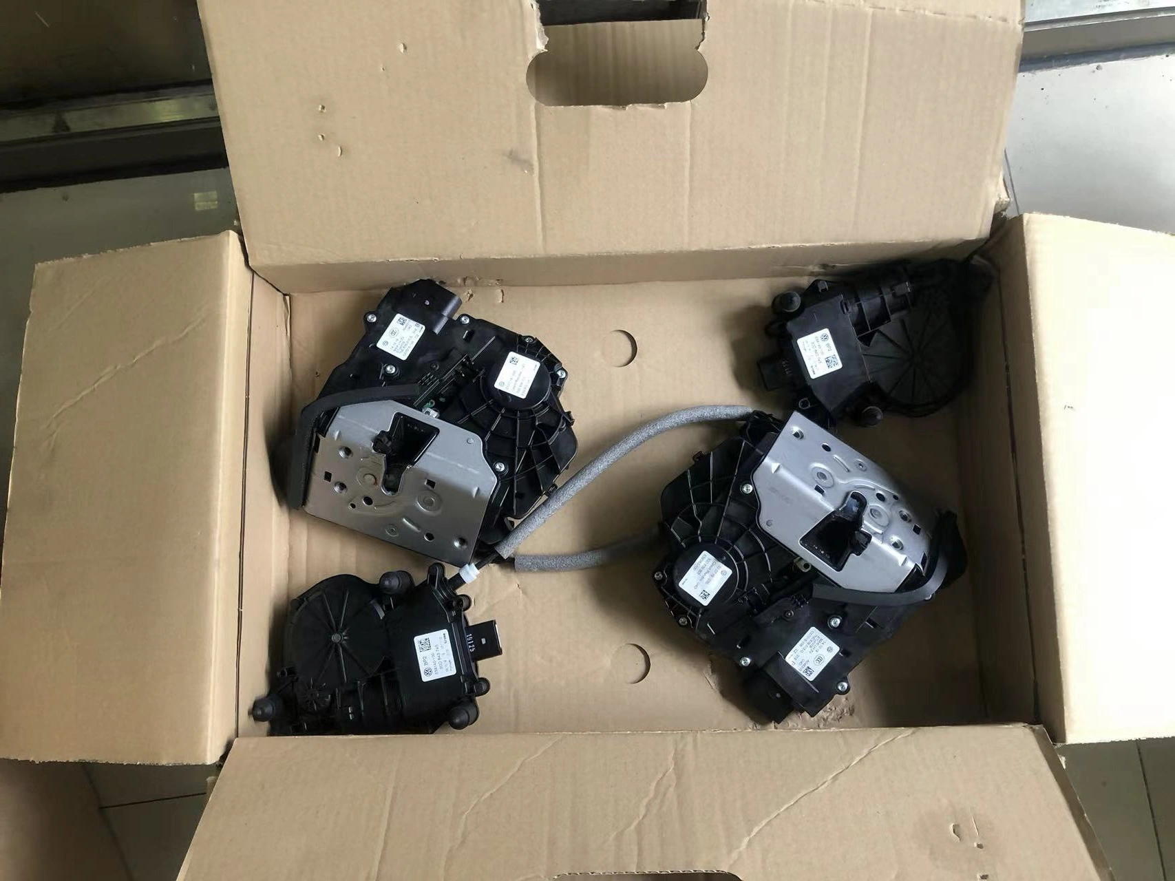 Cơ cấu khóa cửa trượt- cửa lùa VW Viloran 20~24