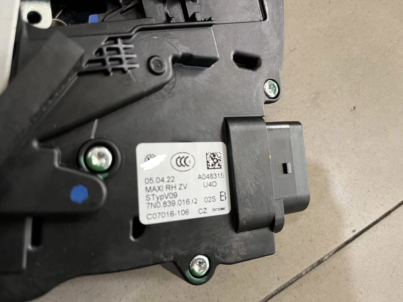 Cơ cấu khóa cửa trượt- cửa lùa VW Viloran 20~24