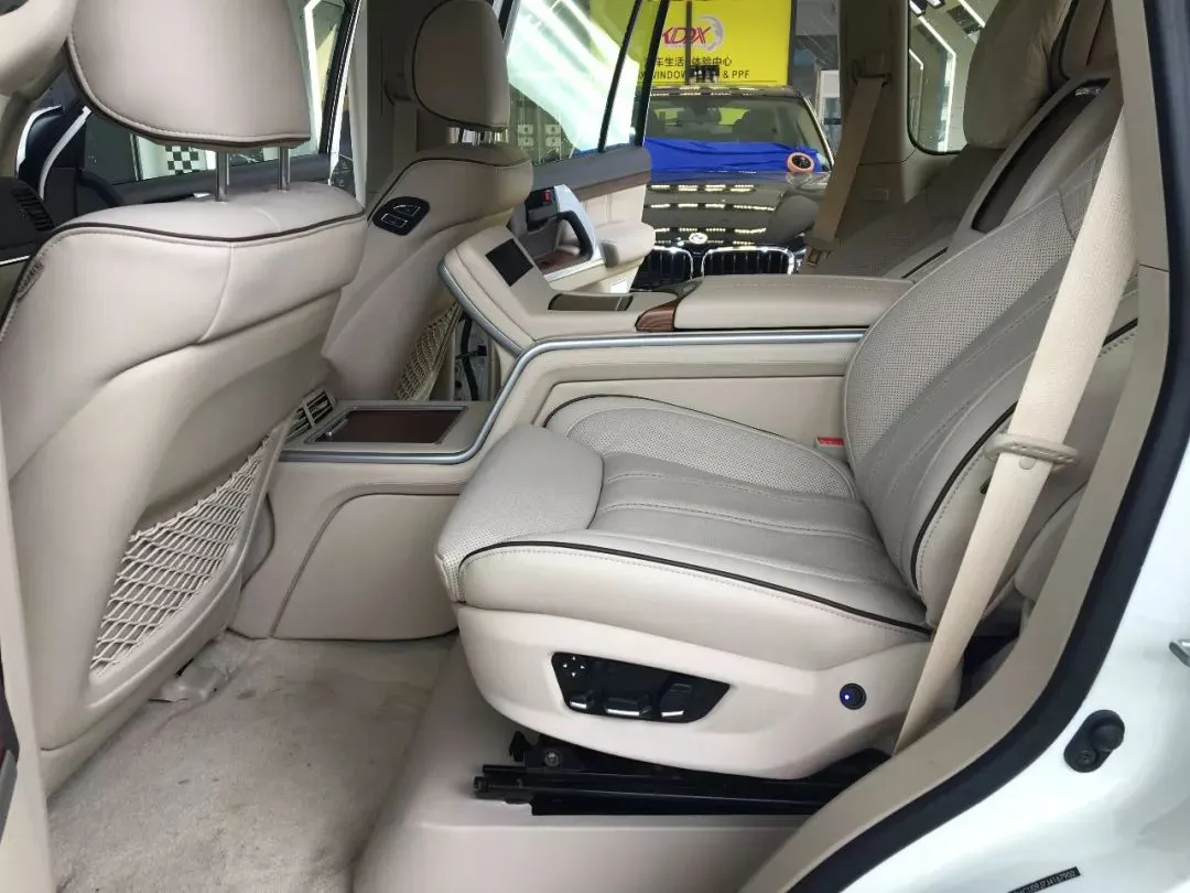 Nâng cấp ghế Limousine Land Cruiser ghế thương gia MBS