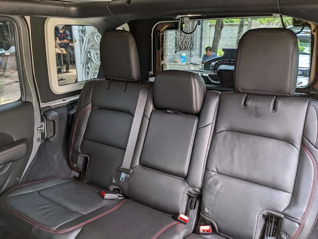 Jeep nâng cấp ghế chỉnh điện: giải pháp chỉnh điện cho ghế tài phụ và ghế hàng hai