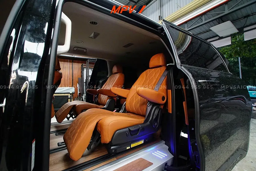 KIA CARNIVAL - COMBO TRƯỢT ĐIỆN 4 HƯỚNG HÀNG 2 VÀ SÀN VÂN GỖ CAO CẤP
