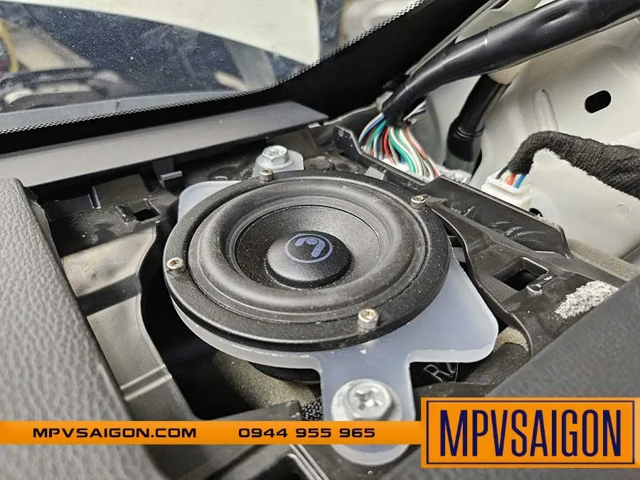 LAND CRUISER LC300 NÂNG CẤP LOA VỚI THƯƠNG HIỆU Ý VÀ PHÁP: GIẢI PHÁP NÂNG CẤP GIỮ ZIN TOÀN BỘ