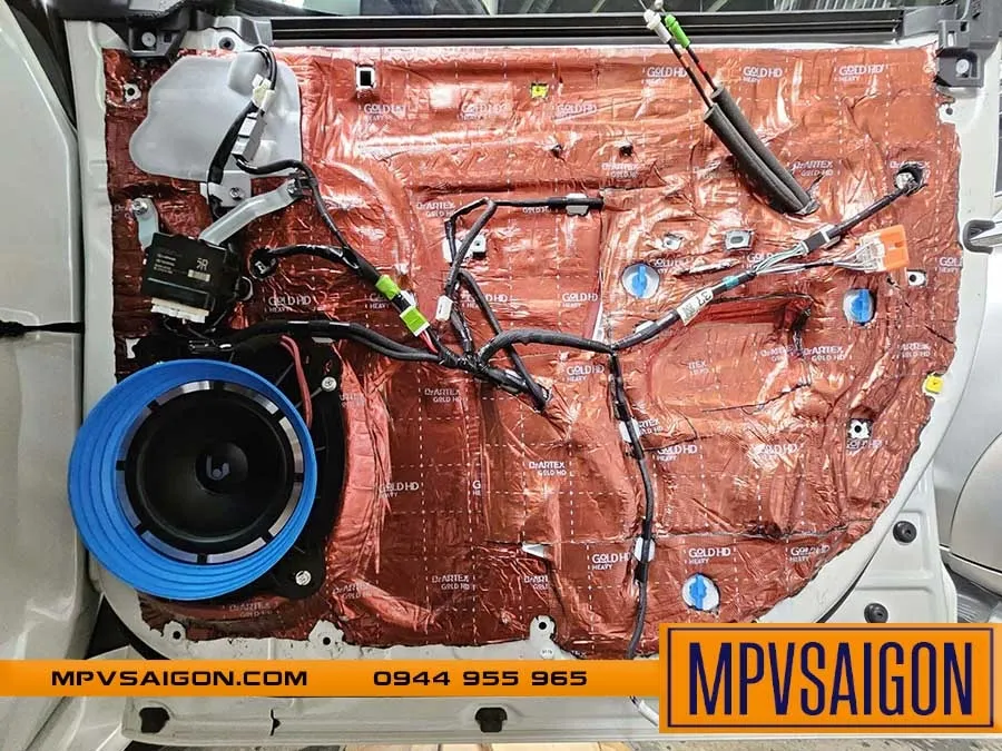 LAND CRUISER LC300 NÂNG CẤP LOA VỚI THƯƠNG HIỆU Ý VÀ PHÁP: GIẢI PHÁP NÂNG CẤP GIỮ ZIN TOÀN BỘ