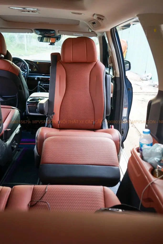 Lắp đặt mâm xoay 180 cho ghế zin xe KIA Carnival 2024 2025 - Lắp đặt ghế xoay 180 tại Sài Gòn