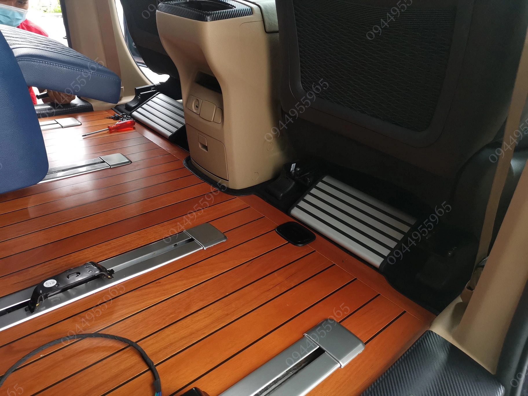 Sàn gỗ tự nhiên Kia SEDONA kiểu du thuyền