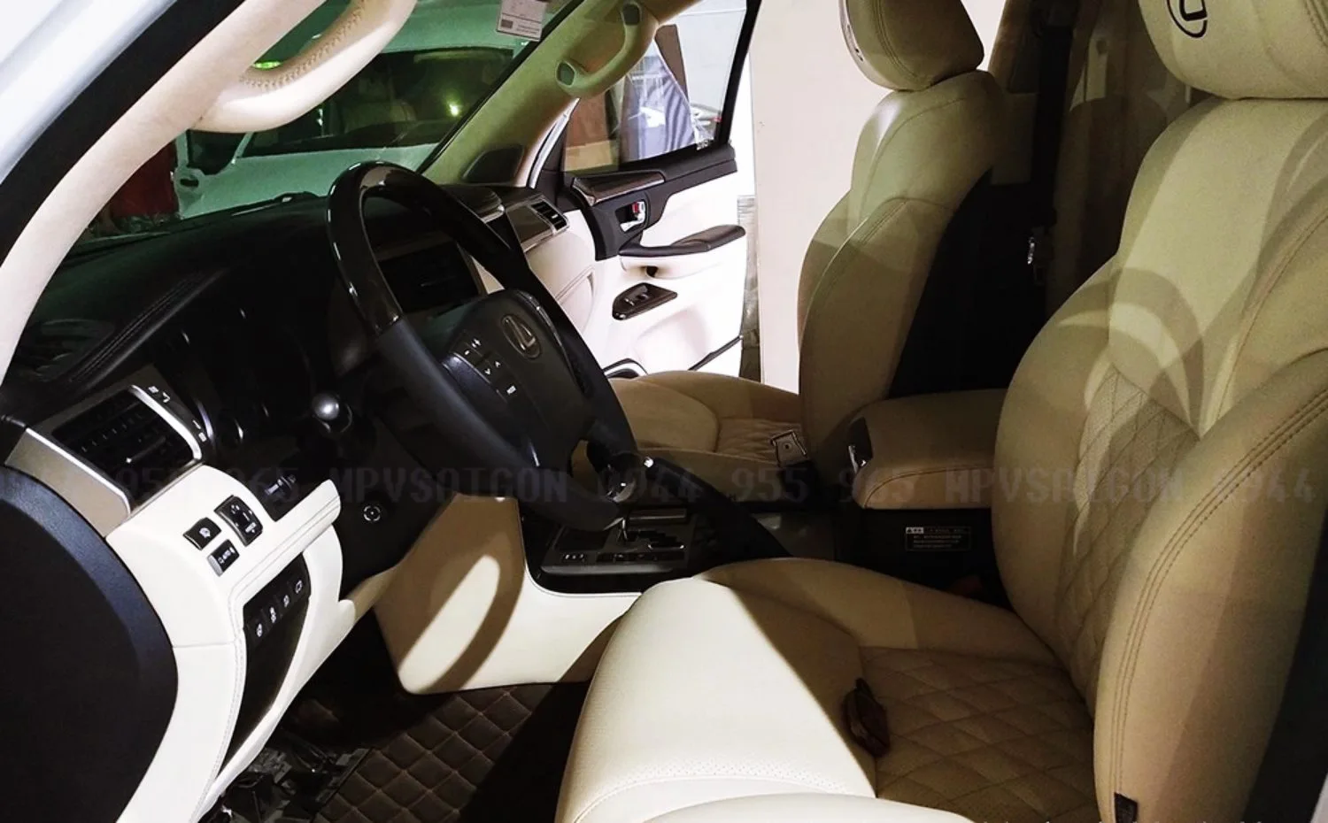 LEXUS LX570 nâng cấp thương gia có vách ngăn: báo giá mới nhất