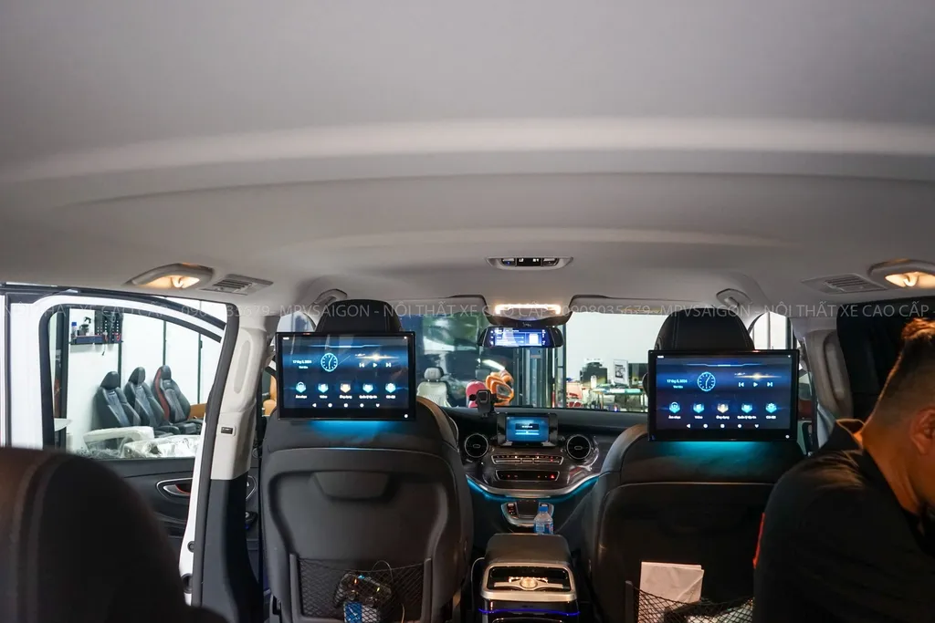 Màn hình gối đầu xe Mercedes V250