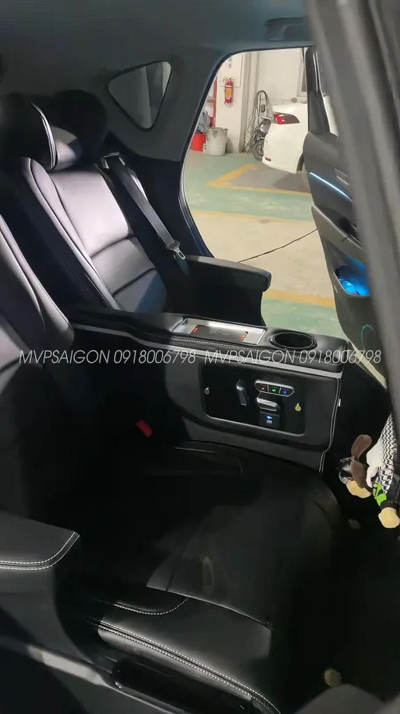 Mazda CX5 độ Combo ghế limousine thương gia con ngựa giữa