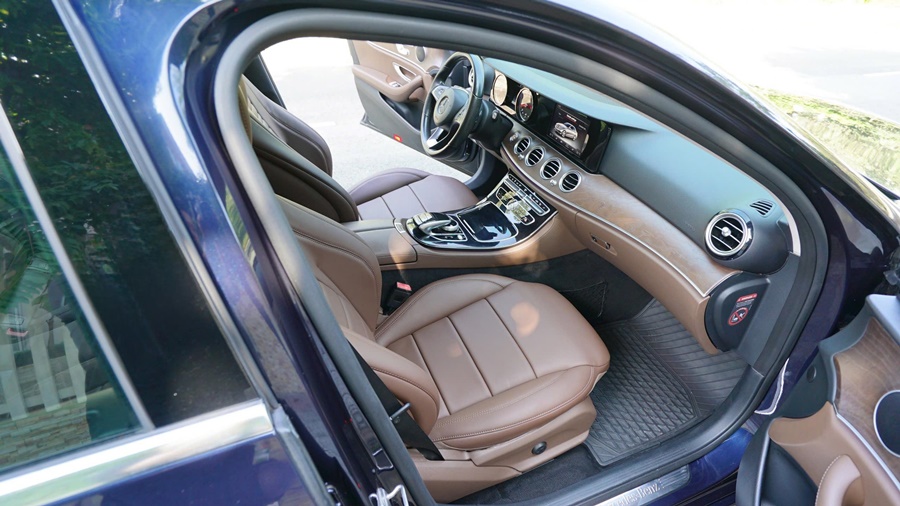 MERCEDES-BENZ E200 BỌC DA GHẾ
