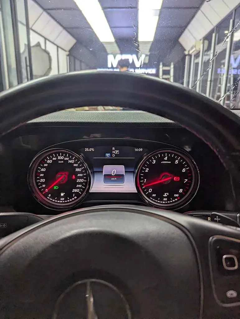 MERCEDES-BENZ E200 BỌC DA GHẾ