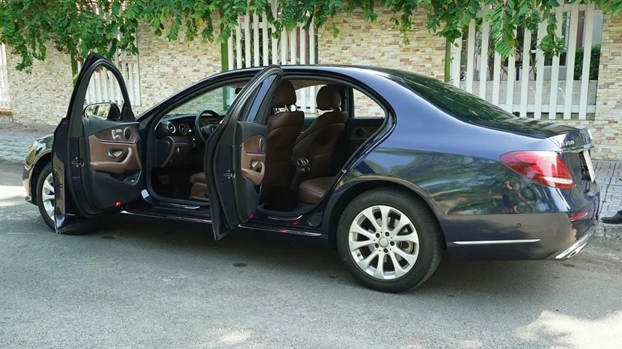 MERCEDES-BENZ E200 BỌC DA GHẾ