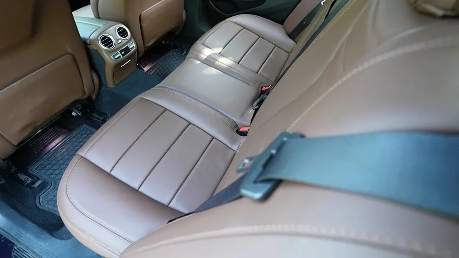 MERCEDES-BENZ E200 BỌC DA GHẾ
