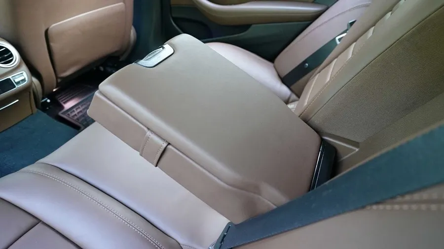 MERCEDES-BENZ E200 BỌC DA GHẾ