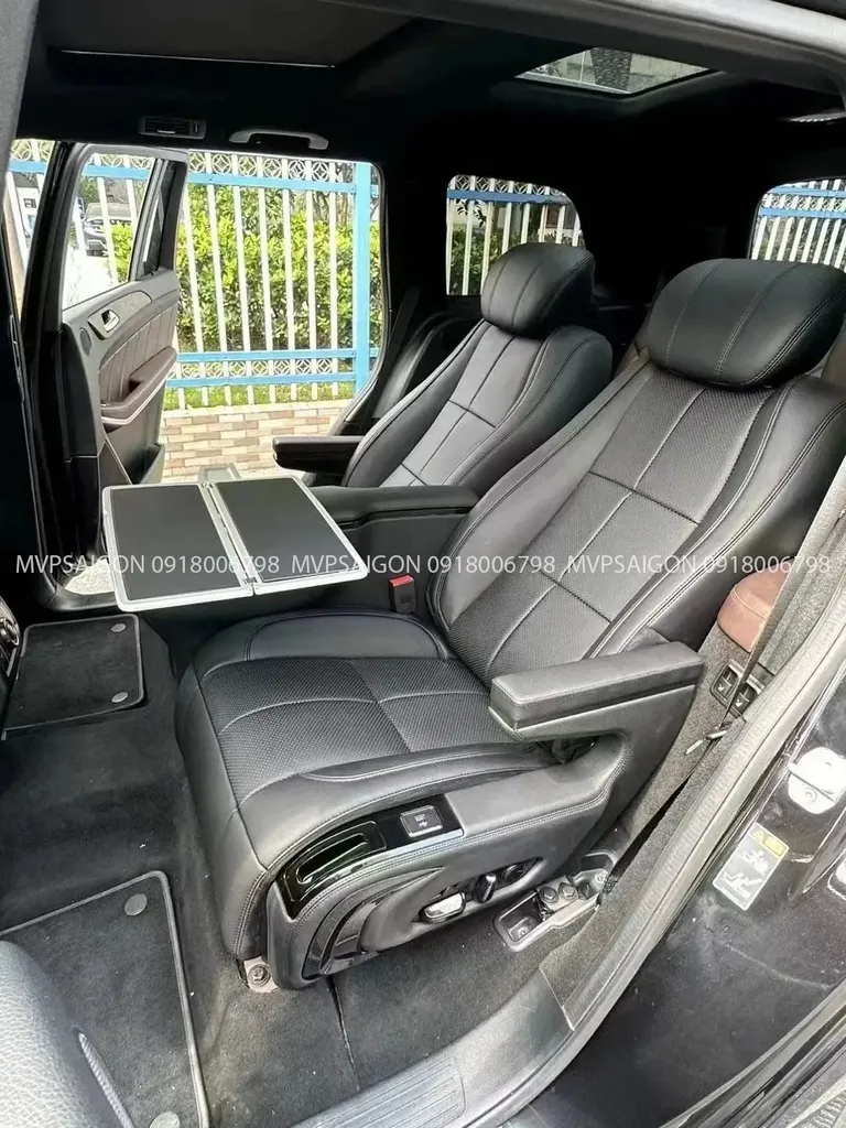 Mercedes Benz GLB độ limousine có bàn làm việc
