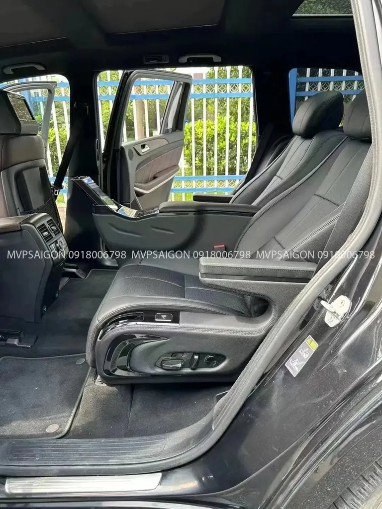 Mercedes Benz GLB độ limousine có bàn làm việc