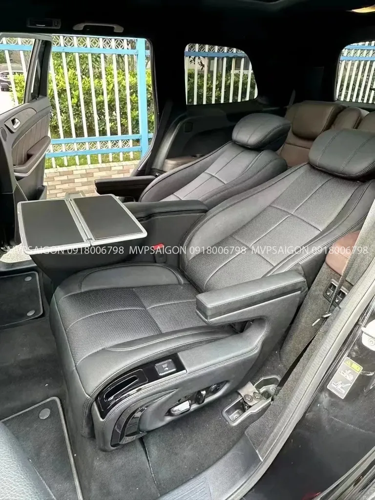 Mercedes Benz GLB độ limousine có bàn làm việc