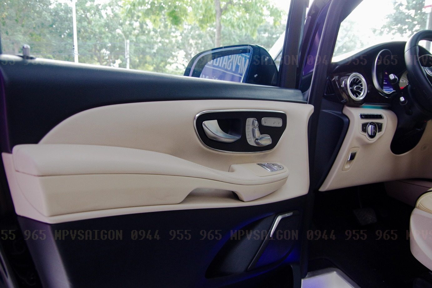 Mercedes Benz V250 độ nội thất thương gia