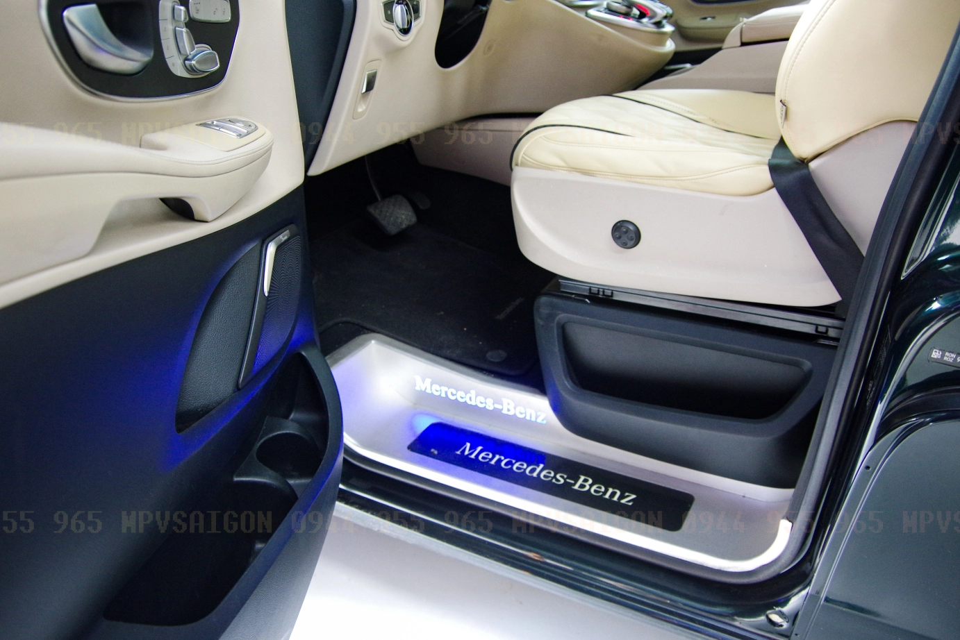 Mercedes Benz V250 độ nội thất thương gia