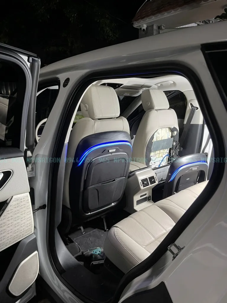 Nâng cấp bàn xếp lưng ghế Range Rover Velar