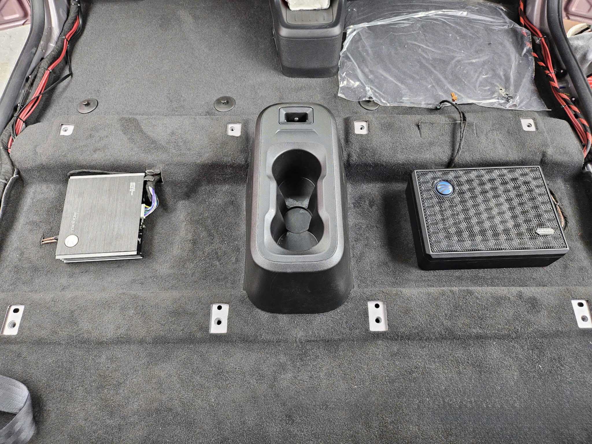 NÂNG CẤP ÂM THANH CHO VF3: GIẢI PHÁP TOÀN DIỆN TỪ FOCAL VÀ RAINBOW, ROCKPOWER