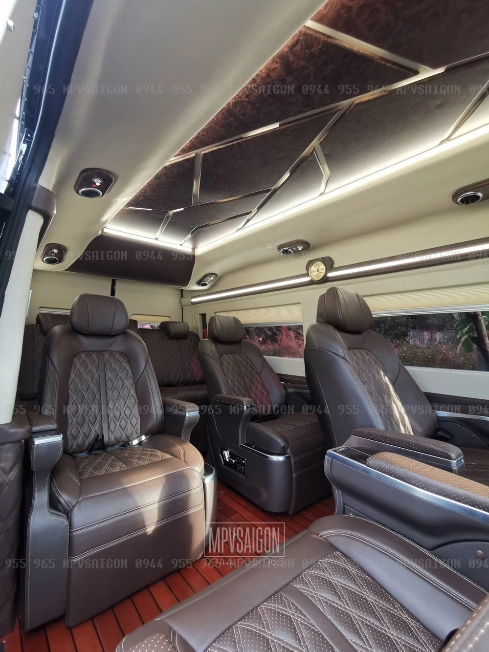 Nâng cấp - Độ ghế Limousine dòng VIP cho Ford Transit