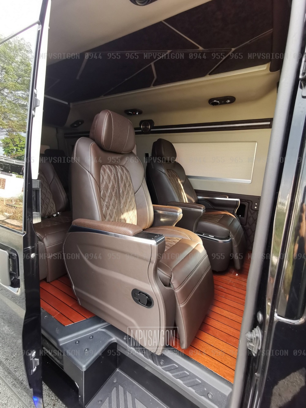 Nâng cấp - Độ ghế Limousine dòng VIP cho Ford Transit