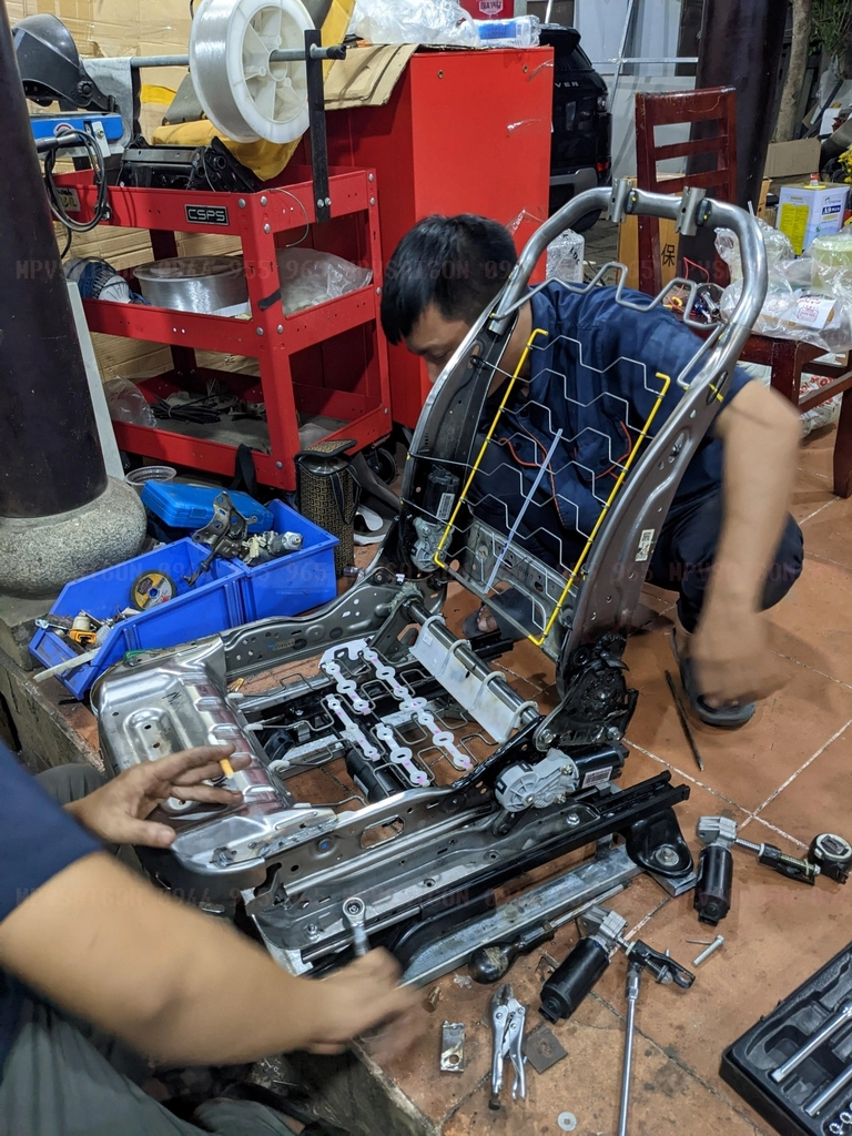 Nâng cấp - Độ ghế chỉnh điện 8 10 12 hướng xe ô tô tận xưởng kỹ thuật chuẩn nhất