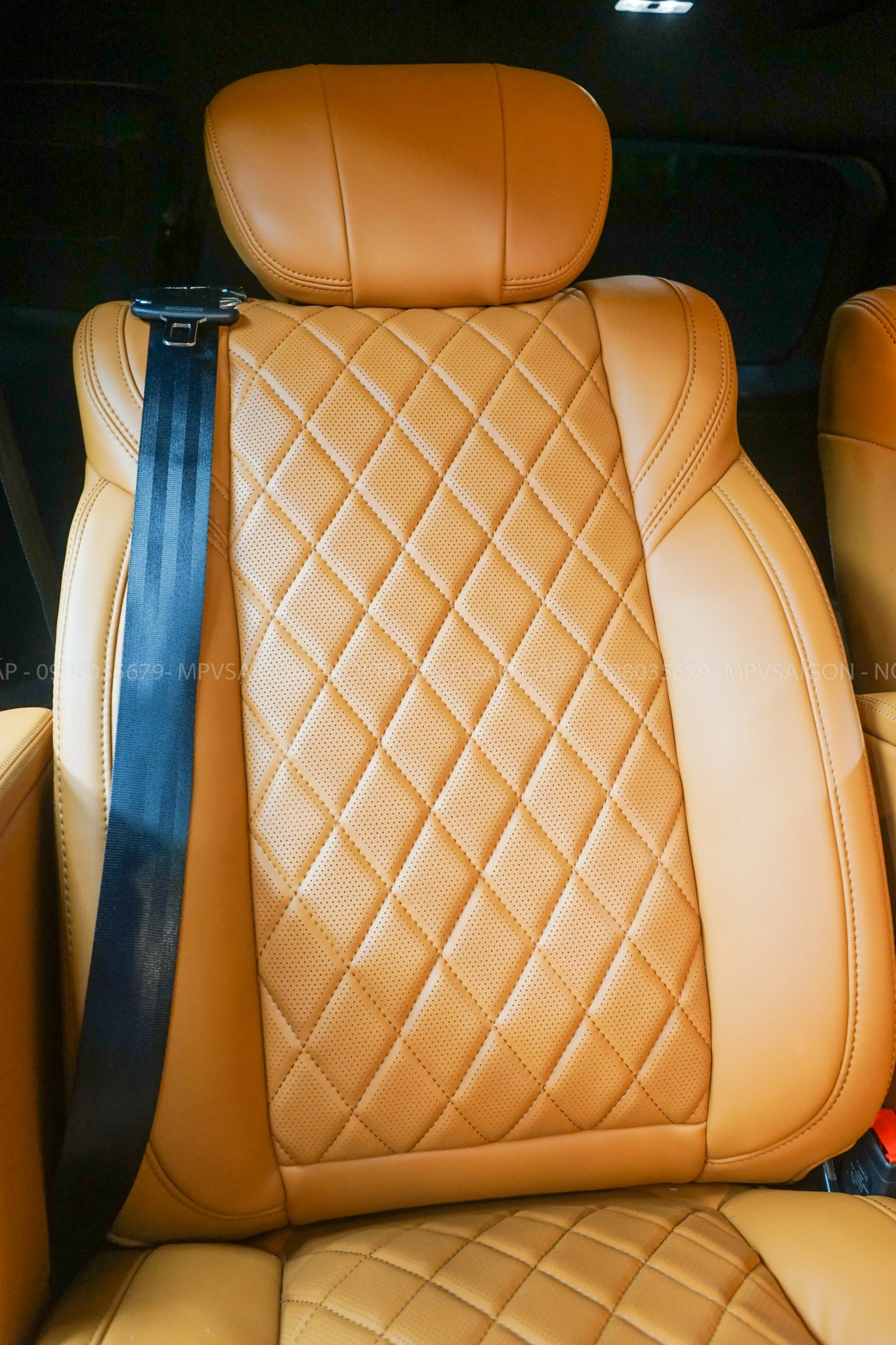 Nâng cấp ghế Limousine Ford Everest 2025: kinh nghiệm và báo giá mới nhất