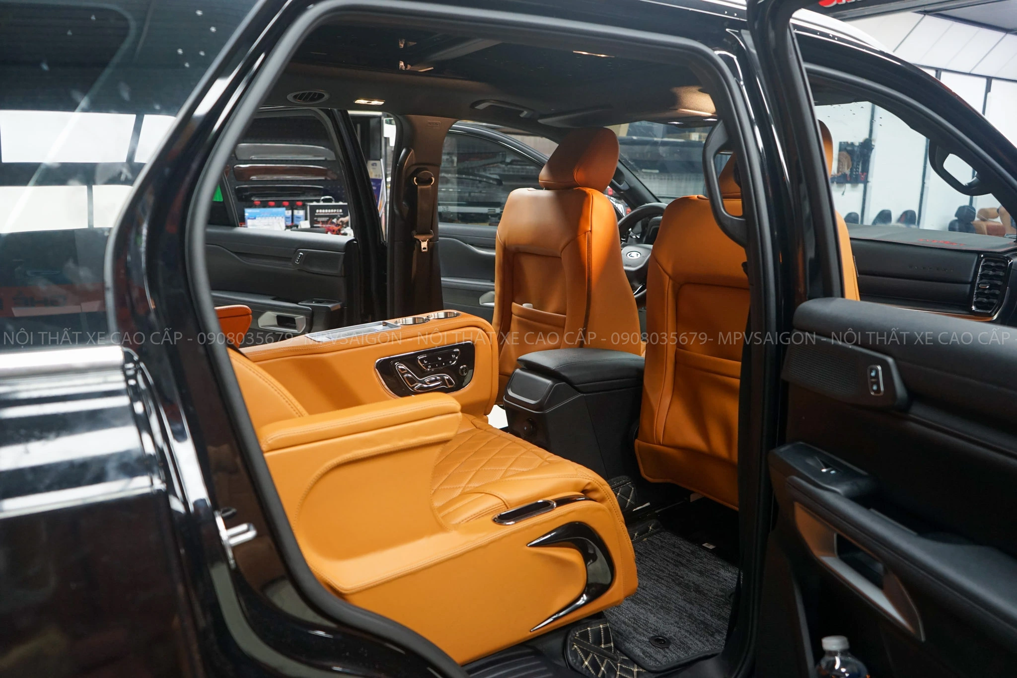 Nâng cấp ghế Limousine Ford Everest 2025: kinh nghiệm và báo giá mới nhất