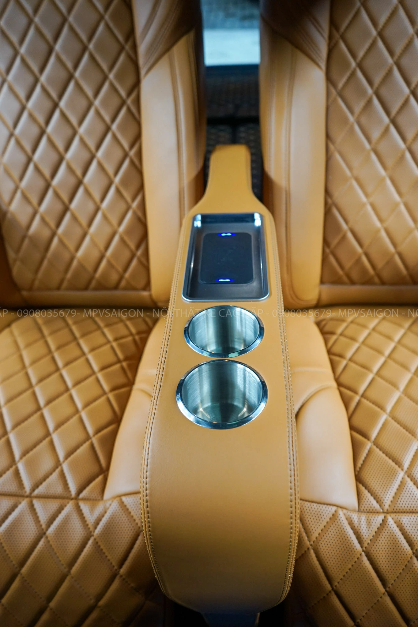 Nâng cấp ghế Limousine Ford Everest 2025: kinh nghiệm và báo giá mới nhất