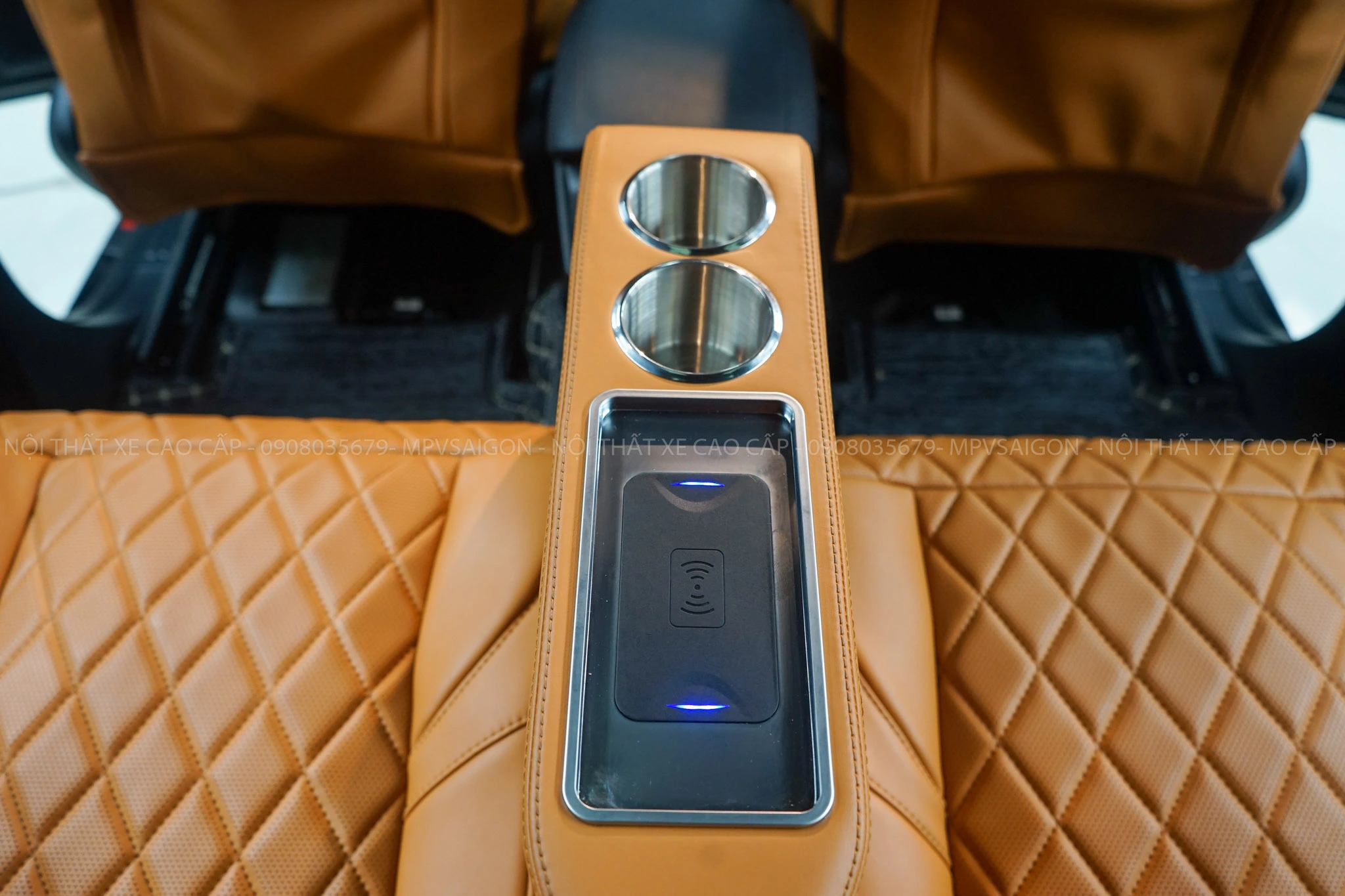 Nâng cấp ghế Limousine Ford Everest 2025: kinh nghiệm và báo giá mới nhất