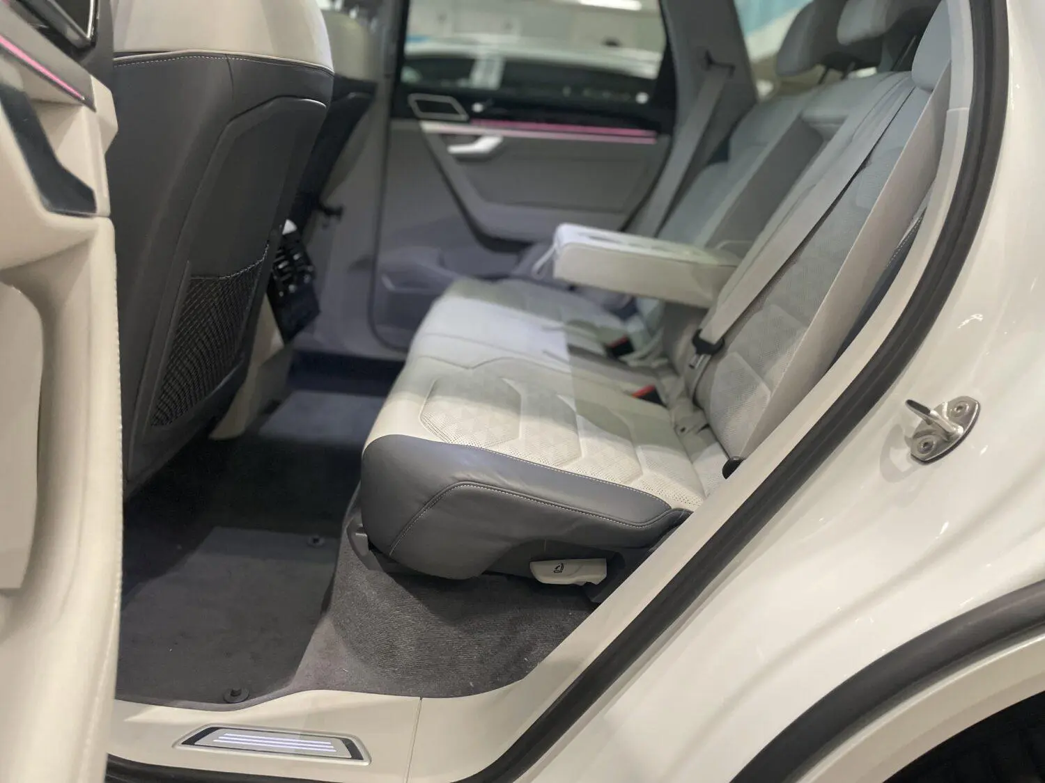 Nâng cấp ghế Limousine Volkswagen Touareg - Tổng hợp mẫu ghế Vip dành cho Touareg