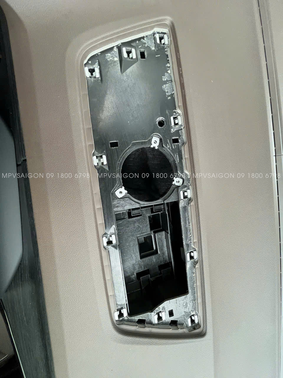 Nâng cấp loa trung tâm cho Volkswagen Viloran: lựa chọn và báo giá chi tiết