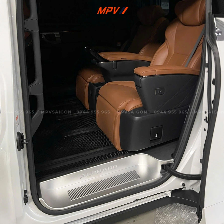 Ốp bậc lên xuống hợp kim nhôm dành cho Toyota Alphard