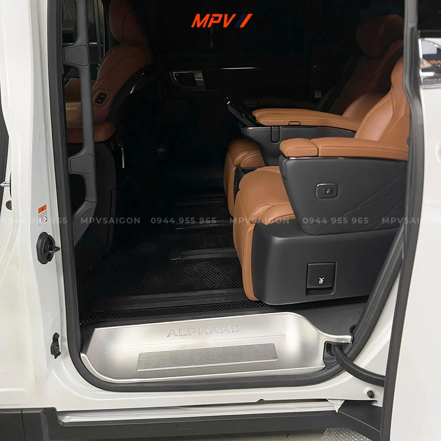 Ốp bậc lên xuống hợp kim nhôm dành cho Toyota Alphard