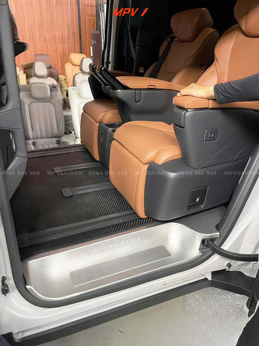 Ốp bậc lên xuống hợp kim nhôm dành cho Toyota Alphard