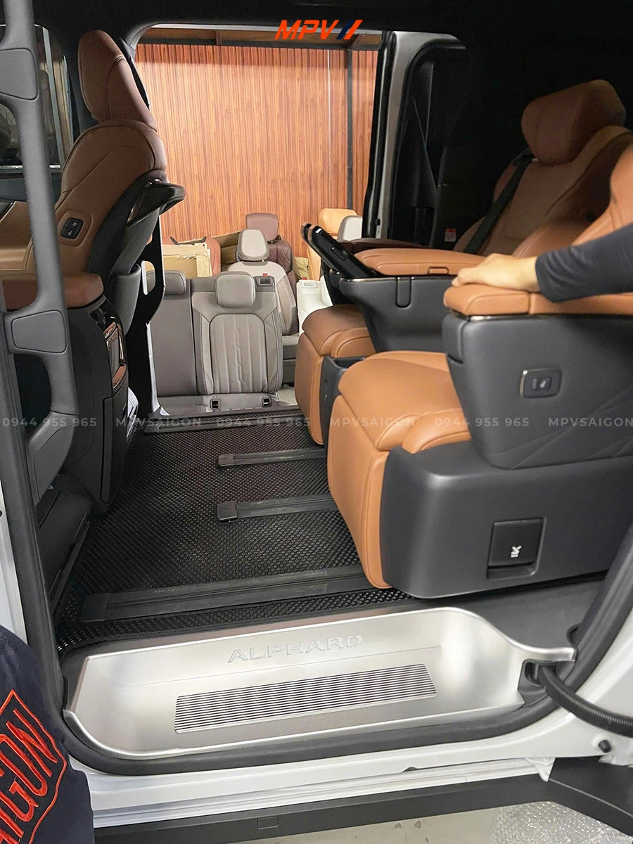 Ốp bậc lên xuống hợp kim nhôm dành cho Toyota Alphard