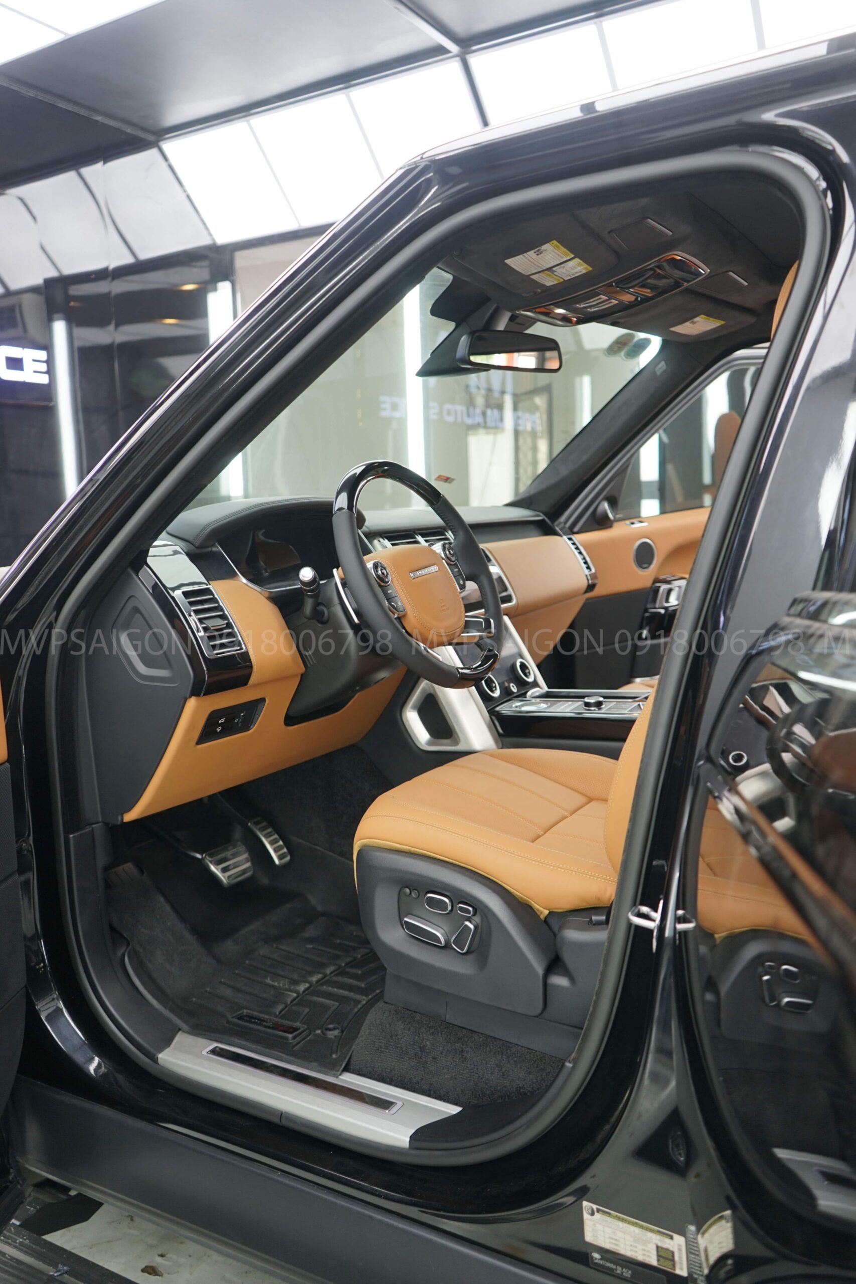 Bọc da ghế và nội thất Range Rover với thợ chuyên may nệm xe châu Âu