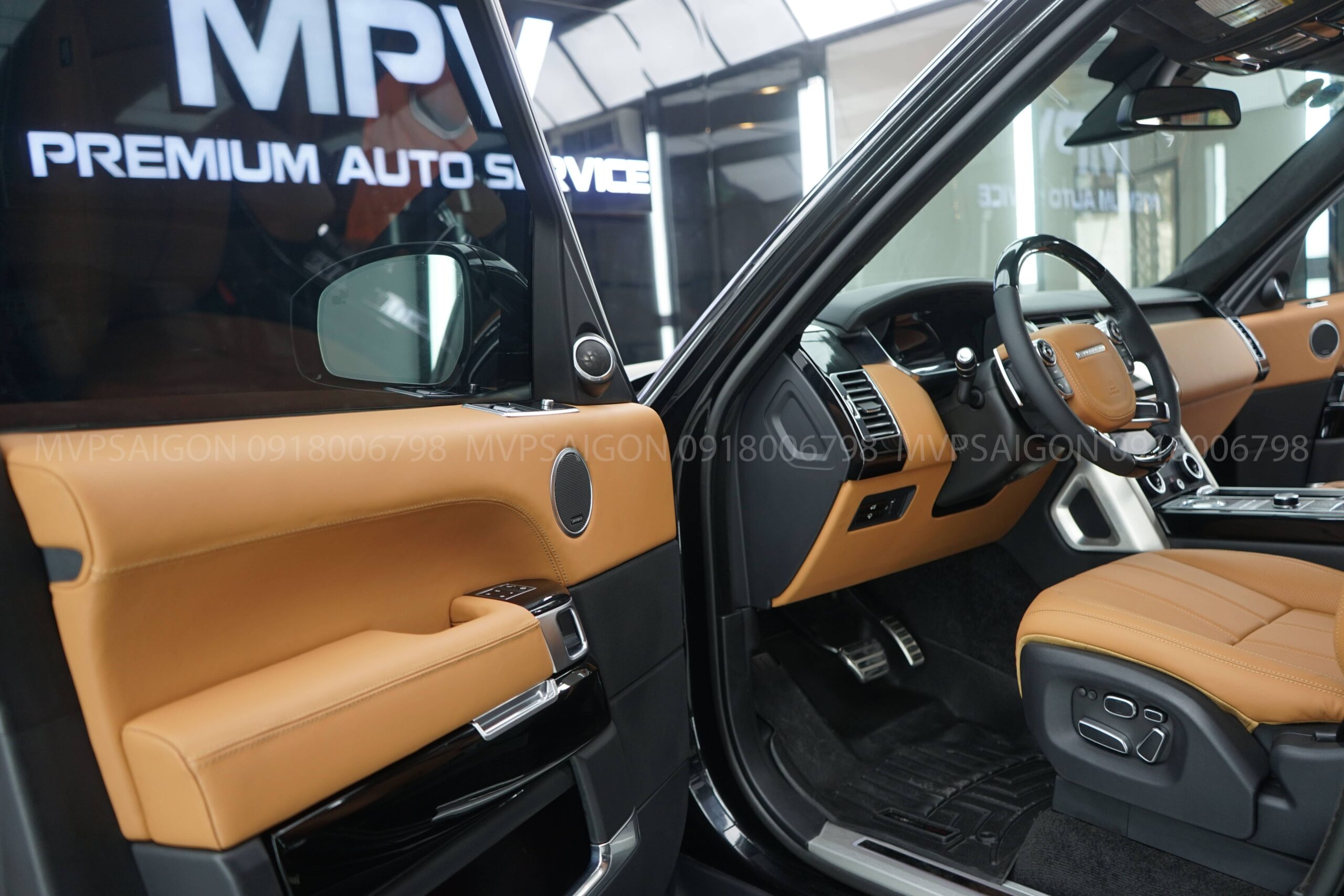 Bọc da ghế và nội thất Range Rover với thợ chuyên may nệm xe châu Âu