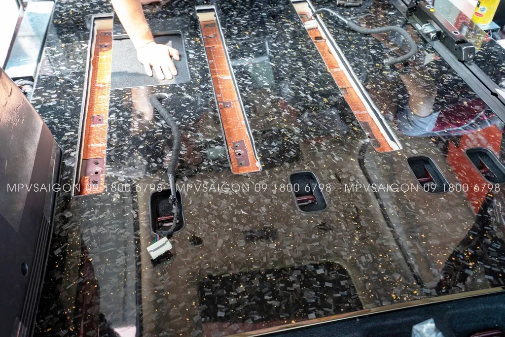 Sàn Carbon lá vàng Kia Carnival 2026: Kỹ thuật và báo giá mới nhất