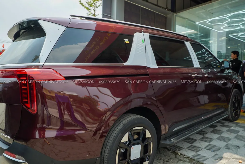 Sàn Carbon lá vàng Kia Carnival 2026: Kỹ thuật và báo giá mới nhất